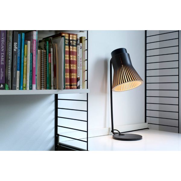 Lampe de table en bois et stratifié noir, Secto Design, Luminaires  scandinave en bois