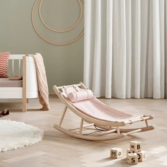 Balancelle pour enfant au design Scandinave élégant pour tout intérieur Balancelle pour enfant au design Scandinave élégant pour tout intérieur