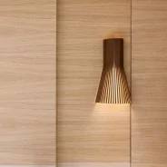 Lampe murale secto noyer