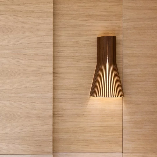 Lampe murale secto noyer