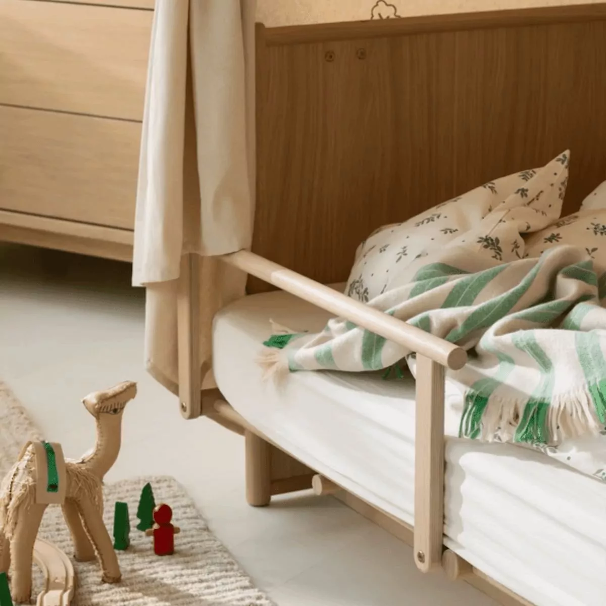 Barrière de lit Camp Novel en chêne, lot de 2 pièces
